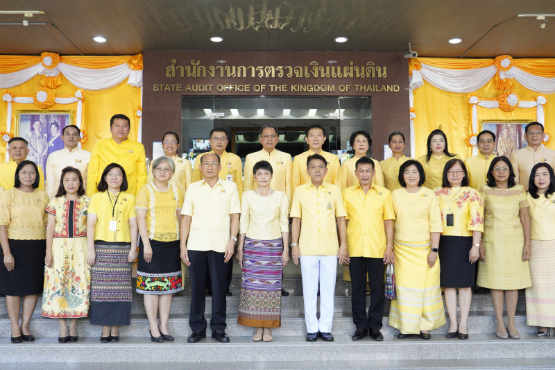 พิธีเจริญพระพุทธมนต์และทำบุญตักบาตร 