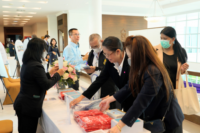 การสัมมนาสาธารณะและจัดนิทรรศการทางวิชาการ