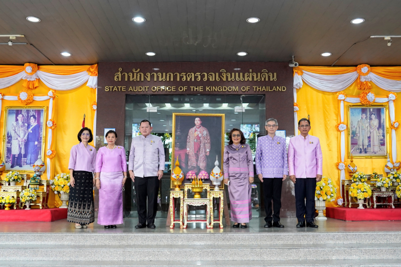 พิธีสวดพระพุทธมนต์และทำบุญตักบาตร 