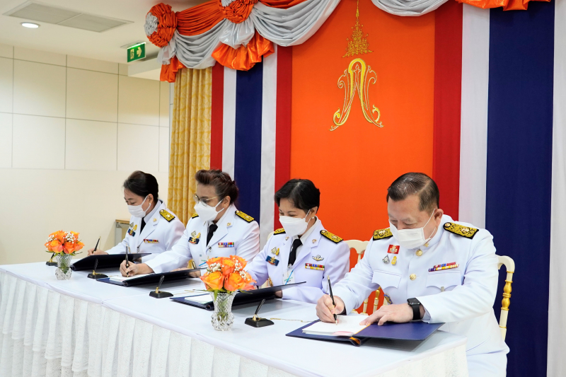 ลงนามถวายพระพร