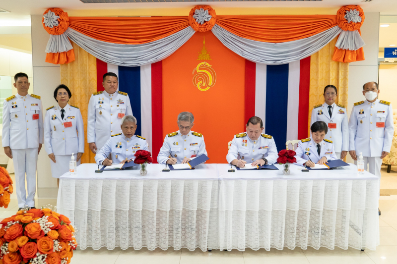 สำนักงานการตรวจเงินแผ่นดินถวายแจกันดอกไม้และลงนามถวายพระพรชัยมงคลสมเด็จพระเจ้าลูกเธอ เจ้าฟ้าสิริวัณณวรี นารีรัตนราชกัญญา