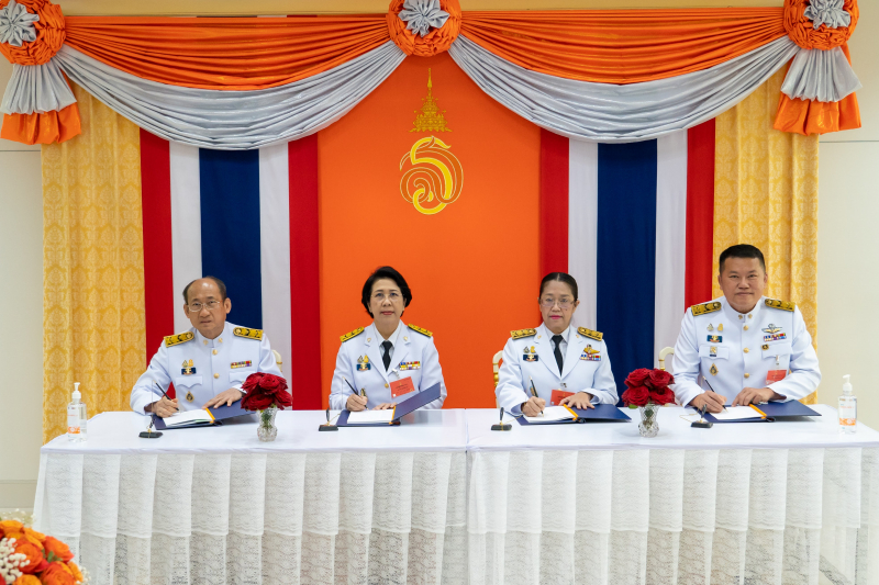 สำนักงานการตรวจเงินแผ่นดินถวายแจกันดอกไม้และลงนามถวายพระพรชัยมงคลสมเด็จพระเจ้าลูกเธอ เจ้าฟ้าสิริวัณณวรี นารีรัตนราชกัญญา