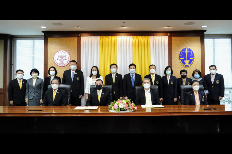 พิธีลงนามบันทึกข้อตกลงความร่วมมือทางวิชาการระหว่างสำนักงานศาลปกครองกับสำนักงานการตรวจเงินแผ่นดิน และศึกษาดูงานศาลปกครอง ณ สำนักง