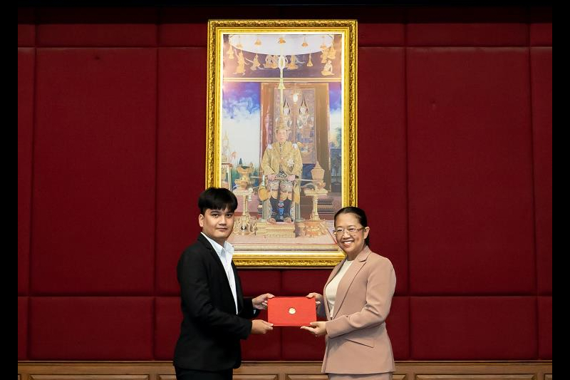 พิธีมอบประกาศนียบัตรโครงการพัฒนาข้าราชการใหม่ 