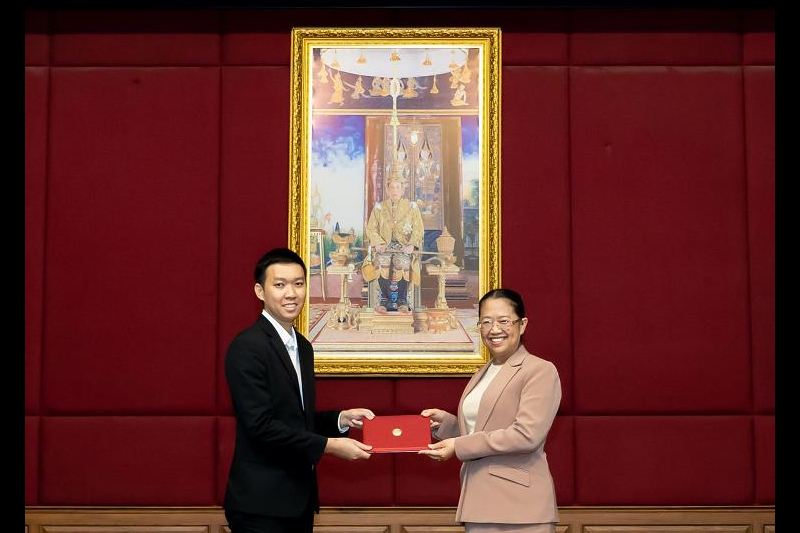 พิธีมอบประกาศนียบัตรโครงการพัฒนาข้าราชการใหม่ 