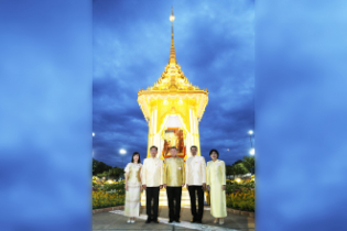 พิธีทำบุญตักบาตรถวายพระราชกุศล