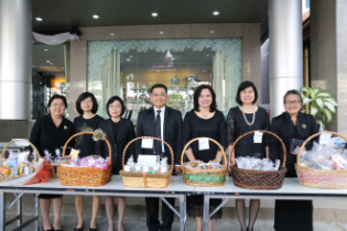 ทำบุญตักบาตรข้าวสารอาหารแห้ง ประจำเดือนเดือนพฤษภาคม 2560