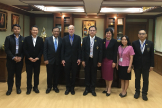 มหาวิทยาลัยชิคาโก เคนท์ เข้าเยี่ยมคารวะผู้ว่าการตรวจเงินแผ่นดิน