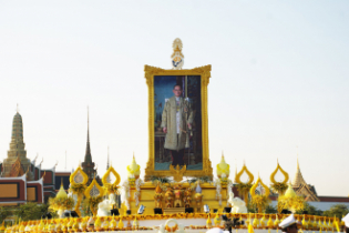 สตง.ร่วมพิธีวางพานพุ่มและถวายบังคมฯ 5 ธันวาคม 2561