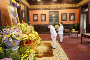 ลงนามถวายพระพรพระบาทสมเด็จพระเจ้าอยู่หัว และสมเด็จพระนางเจ้าฯ พระบรมราชินี เนื่องในโอกาสวันขึ้นปีใหม่ พุทธศักราช 2564