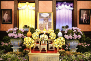 ลงนามถวายพระพรพระบาทสมเด็จพระเจ้าอยู่หัว และสมเด็จพระนางเจ้าฯ พระบรมราชินี เนื่องในโอกาสวันขึ้นปีใหม่ พุทธศักราช 2565