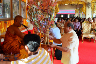 ผู้ว่าการตรวจเงินแผ่นดินถวายปัจจัย