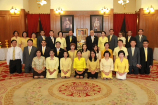 ลงนามถวายพระพรพระบาทสมเด็จพระเจ้าอยู่หัว ณ ศาลาสหทัยสมาคม