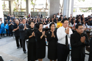 ร่วมทำบุญตักบาตรข้าวสารอาหารแห้ง