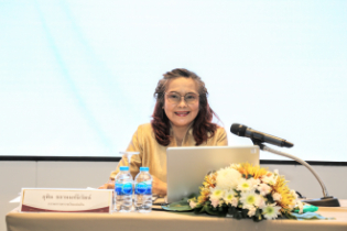 นางยุพิน ชลานนท์นิวัฒน์ กรรมการตรวจเงินแผ่นดิน ให้เกียรติเป็นวิทยากรบรรยายโครงการพัฒนาข้าราชการใหม่ ปีงบประมาณ 2566 ณ โรงแรม เบส