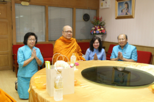 ทำบุญตักบาตรเนื่องในโอกาส 12 สิงหามหาราชินี