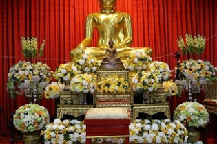 พิธีเจริญพระพุทธมนต์สมโภชผ้าพระกฐินพระราชทาน ประจำปี 2563 ณ วัดพระแก้ว พระอารามหลวง ตำบลเวียง อำเภอเมืองเชียงราย จังหวัดเชียงราย