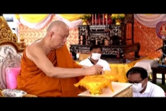 Embedded thumbnail for พิธีเททองหล่อพระพุทธโสธร รุ่น มงคลแผ่นดิน 108 (ส่วนองค์พระ) ณ ลานหน้าพระมหาเจดีย์พิศาลวุฒิกิจมงคลมหาชนบูชิต วัดบางพลีใหญ่กลาง จังหวัดสมุทรปราการ